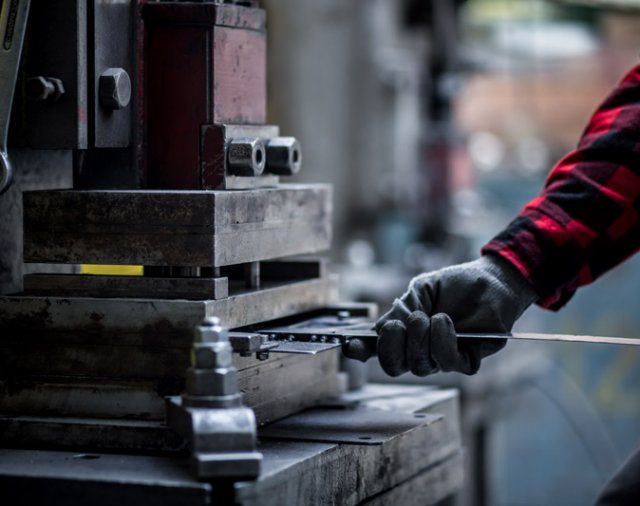 Aluminium czy stal nierdzewna? Właściwości i różnice.
