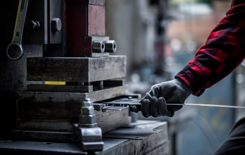 Aluminium czy stal nierdzewna? Właściwości i różnice.